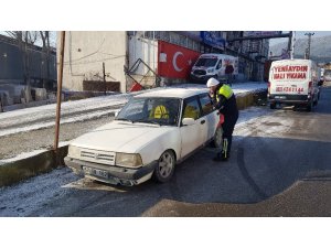 Diğer sürücüleri tehlikeye atarak drift yapan sürücüye 5 bin 10 TL ceza kesildi