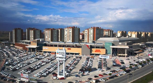 Novaland Outlet’te balmumu müzesi