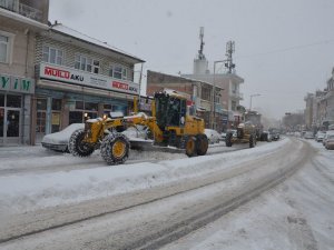 Karapınar'da kar temizleme çalışması