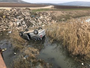 Kayıp zabıta memuru dereye devrilen araçta ölü bulundu