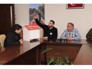 Yalovaspor taraftarlarından kedi evleri