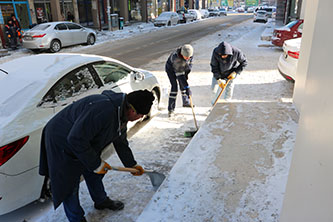 Beyşehir'de buz kırma timleri iş başında