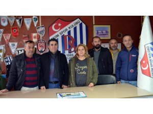 Eski başkan kulübe sahip çıkıp yeniden koltuğa oturdu