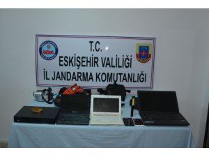 Eskişehir’de evden hırsızlık şüphelisi 4 şahıs yakalandı