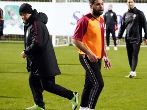 Galatasaray teknik ekibi, muhabirleri mağlup etti