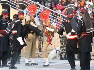 Pakistan-Hindistan sınırında 71 yıllık gelenek