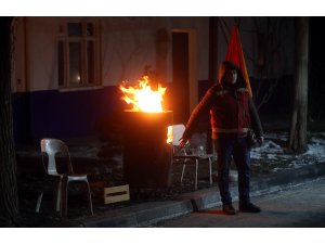 Ateş başında ekmek kavgası