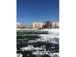 Futbol sahaları temizlendi