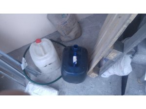 TIR şoförü mazot çalarken yakalandı