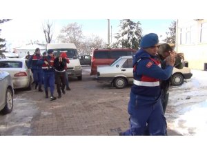 Şehit ailesini dolandırdığı iddia edilen 3 şüpheliye adli kontrol