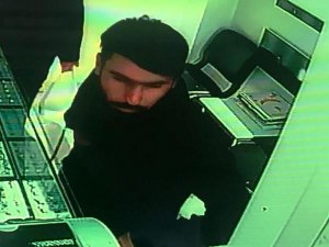 Kuyumcuya sahte altın kolye satan zanlı Erzurum’da yakalandı