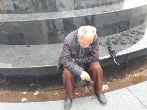 Birlikte olma vaadiyle 500 lirasını çaldılar
