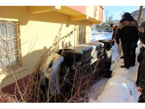Suşehri'nde trafik kazası: 2 yaralı