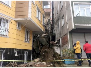 Kağıthane'de istinat duvarı çöktü