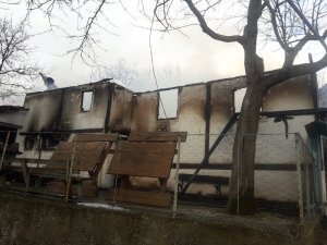 Cuma namazı sonrası tarihi cami alevlere teslim oldu