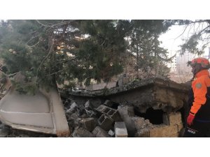 Kahramanmaraş’ta metruk bina çöktü