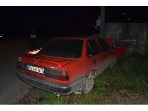 Otomobil sulama kanalına çarptı: 1 yaralı