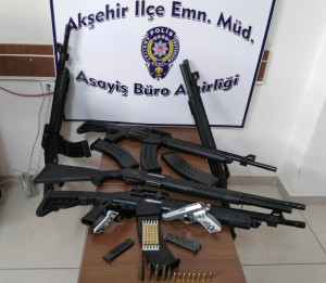 Polis operasyonunda çok sayıda silah yakalandı