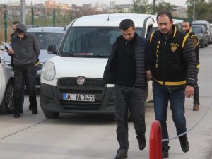 Kız arkadaşını görmeye geldi adresi şaşırınca gasp edildi
