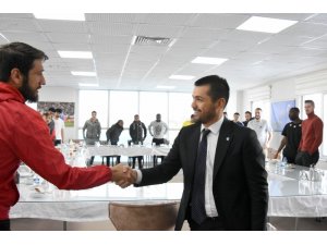 B.B. Erzurumspor Kulübü Başkanı Hüseyin Üneş: ‘Bayrağı zirveye birlikte taşıyacağız’