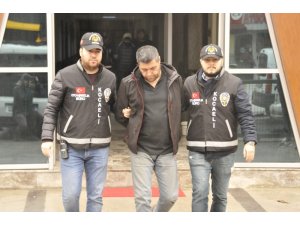İstanbul’dan çaldıkları kamyonu Kocaeli’de satmaya çalışırken yakalandılar