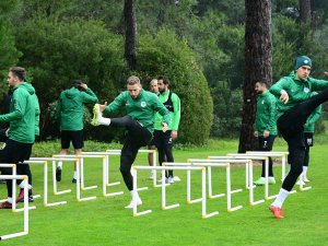 Konyaspor Antalya'da yağmur altında çalıştı