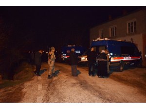 Cinayete kurban giden anne kız toprağa verildi