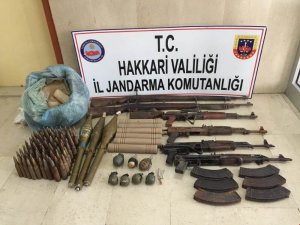 Çukurca’da çok sayıda silah ve mühimmat ele geçirildi
