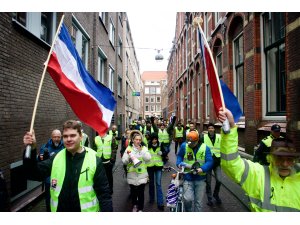 Hollanda'da "sarı yelekliler" hükümeti protesto etti