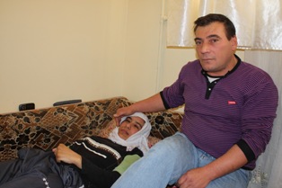 Bebek gibi baktığı karısını hayata bağladı