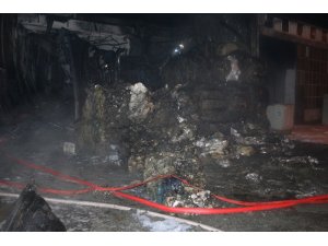İzmir’de geri dönüşüm deposunda yangın