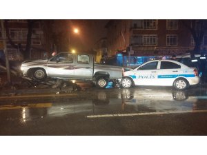 Başkent’te hırsız polis kovalamacası kaza ile bitti