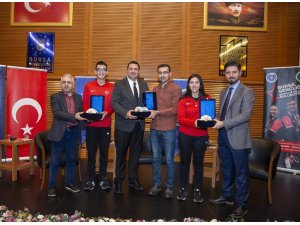Sporun yıldızları Bursalı gençlerle buluştu