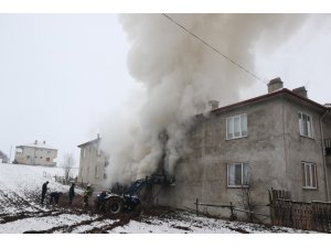Kalorifer kazanı patlayan ev alev alev yandı