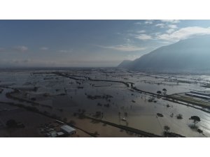 Sular altında kalan Manisa Ovası drone ile görüntülendi