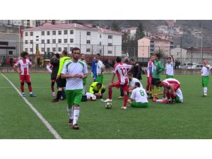Maçta bir anda yere yığıldı