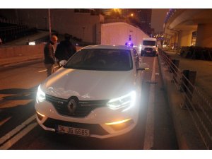 Yan dönen rögar kapağı araçları yolda bıraktı