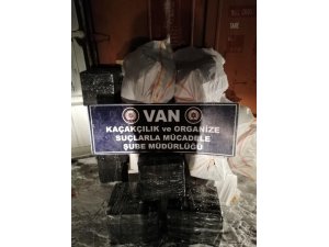 Van’da 10 bin 500 paket kaçak sigara ele geçirildi