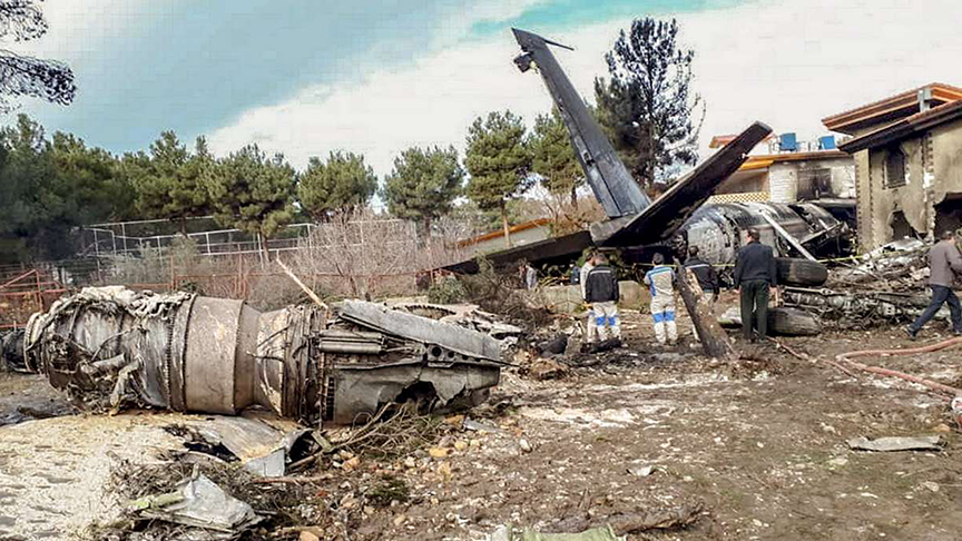 İran'da kargo uçağı düştü: 16 ölü