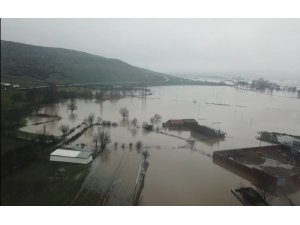 Pirincin başkentinde ova sular altında kaldı