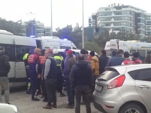 Kuşadası’nda öğrenci servisi kaza yaptı