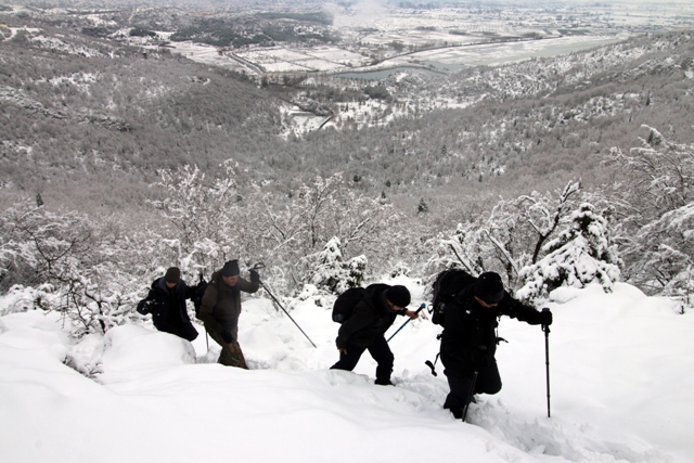 Ferzine Mağarası'na tırmandılar