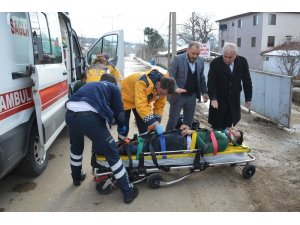 Motosikletle otomobil çarpıştı: 2 Yaralı