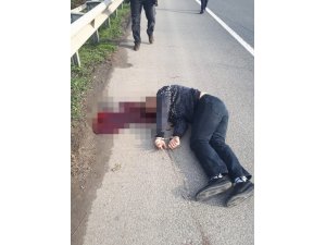 Cezaevine götürülürken araçtan atlayıp kaçan mahkumu polis vurdu