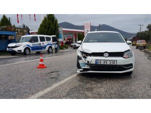 Milas’ta iki otomobil çarpıştı; 1 yaralı