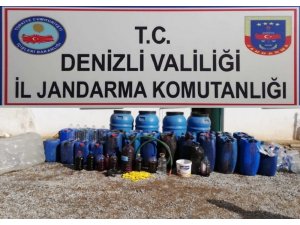 Jandarma baskın yaptığı evde bin 100 litre kaçak şarap yakaladı