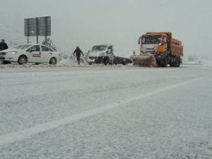 Konya-Antalya yolunda ulaşım güçlükle sağlanıyor