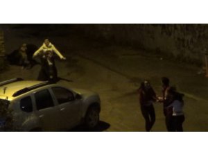 Kızlı erkekli sokak kavgası kameralara yansıdı