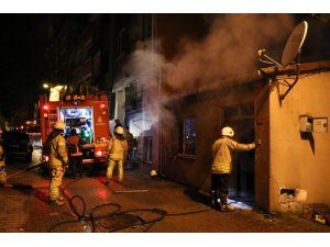 Üsküdar’da korkutan yangın: 2 çocuk dumandan etkilendi