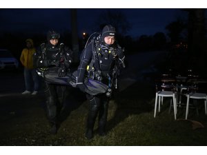 Adana’da otomobil Seyhan Nehri'ne devrildi